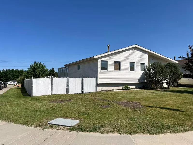 500 8 ST, Fox Creek, AB T0H 1P0