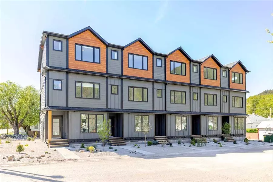 2102 131 ST #4, Blairmore, AB T0K 0E0