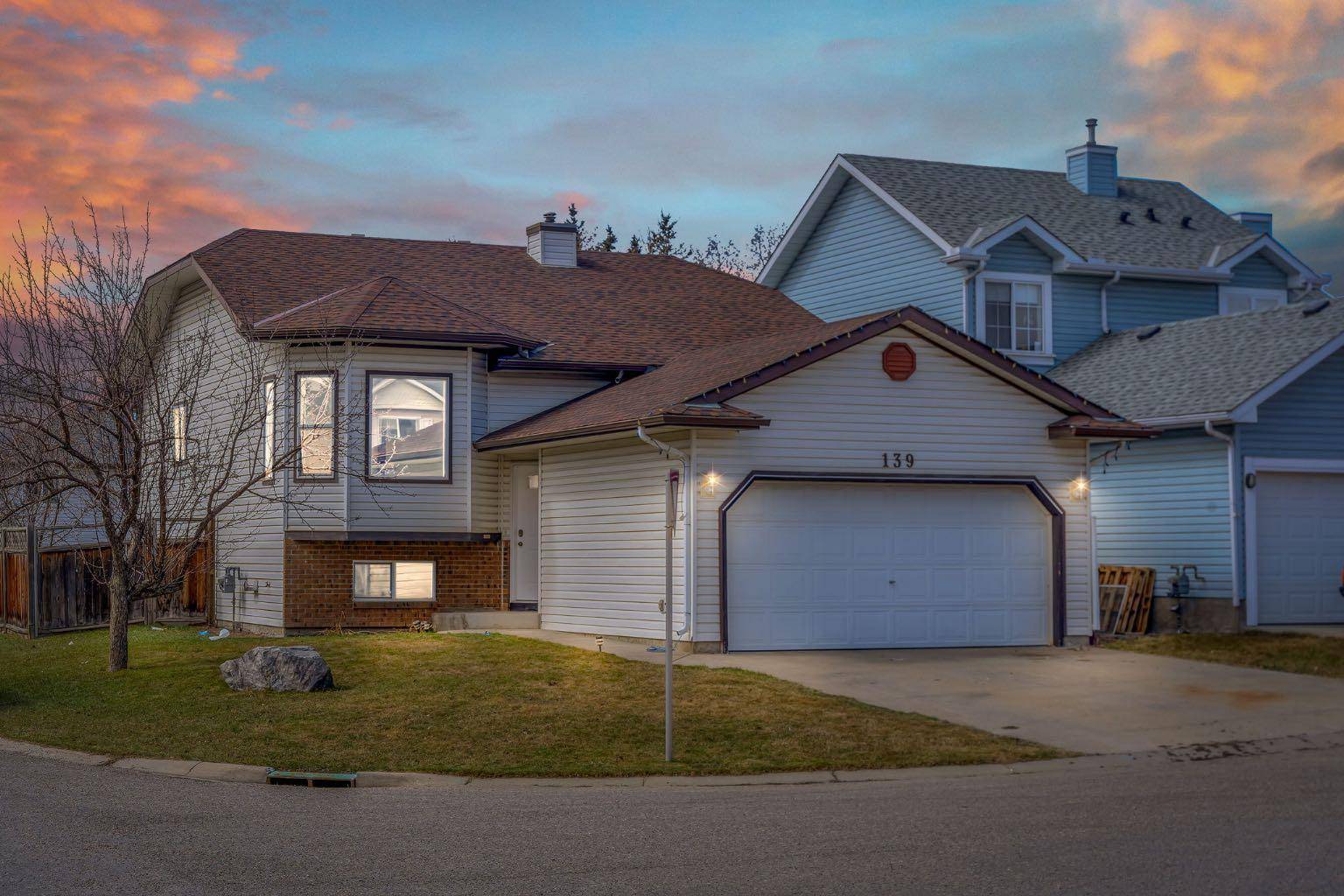 139 Coverdale CT NE, Calgary, AB T3K 4J5