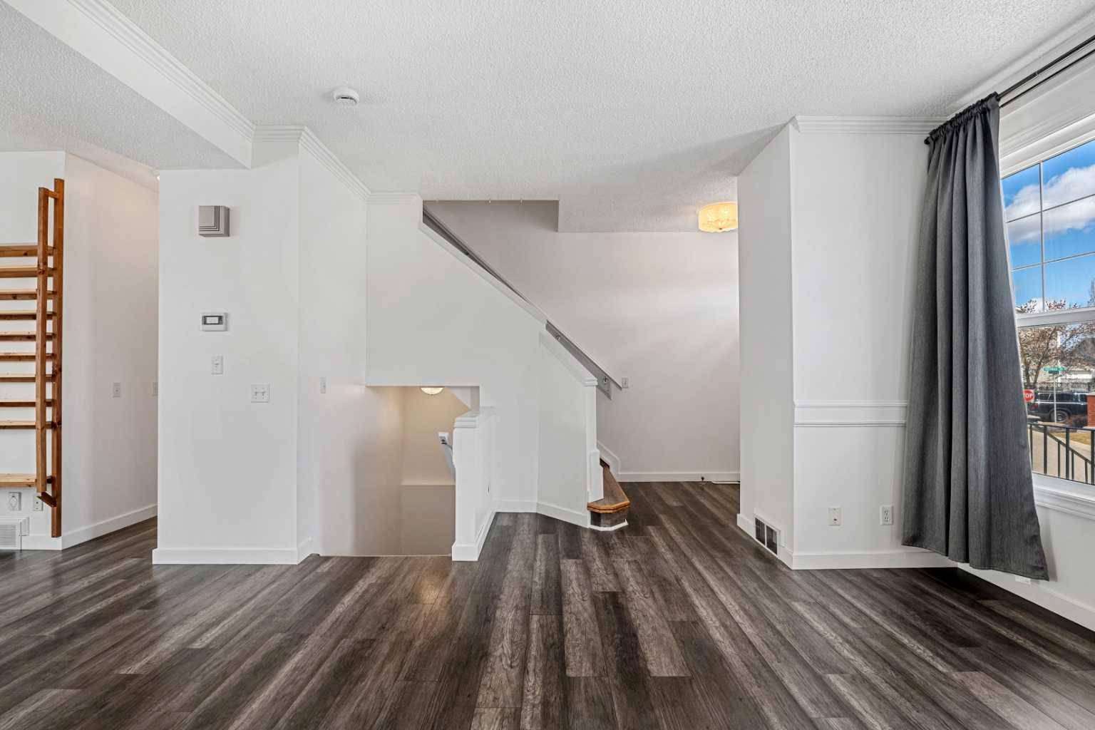 Calgary, AB T2Z 3V3,22 Prestwick GDNS SE