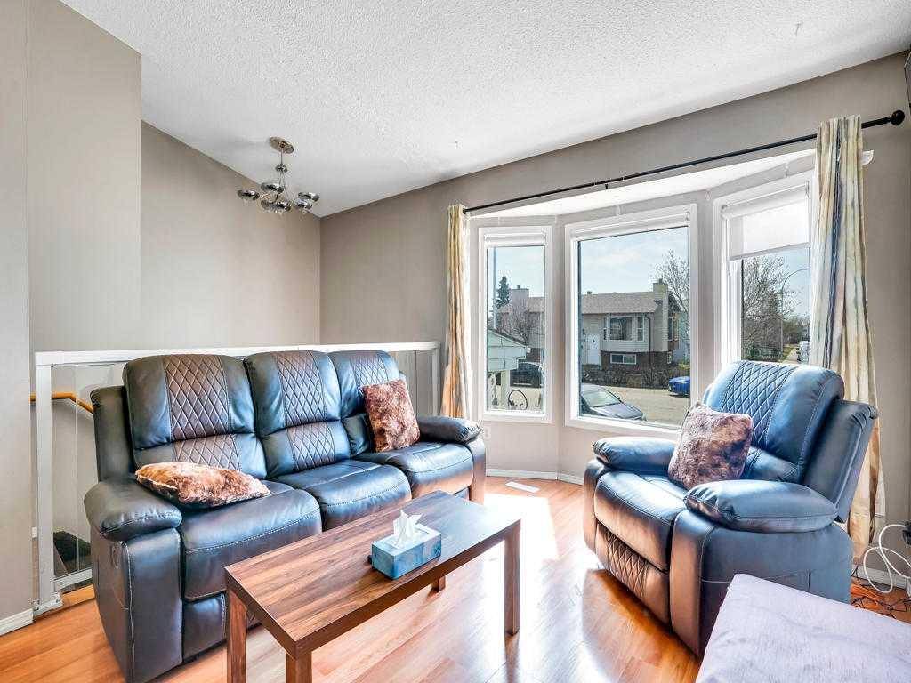Calgary, AB t3j 3a7,104 Falshire Close NE