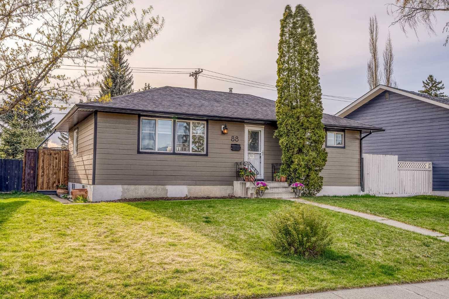 Calgary, AB T3E 4L6,88 Glenpatrick DR SW