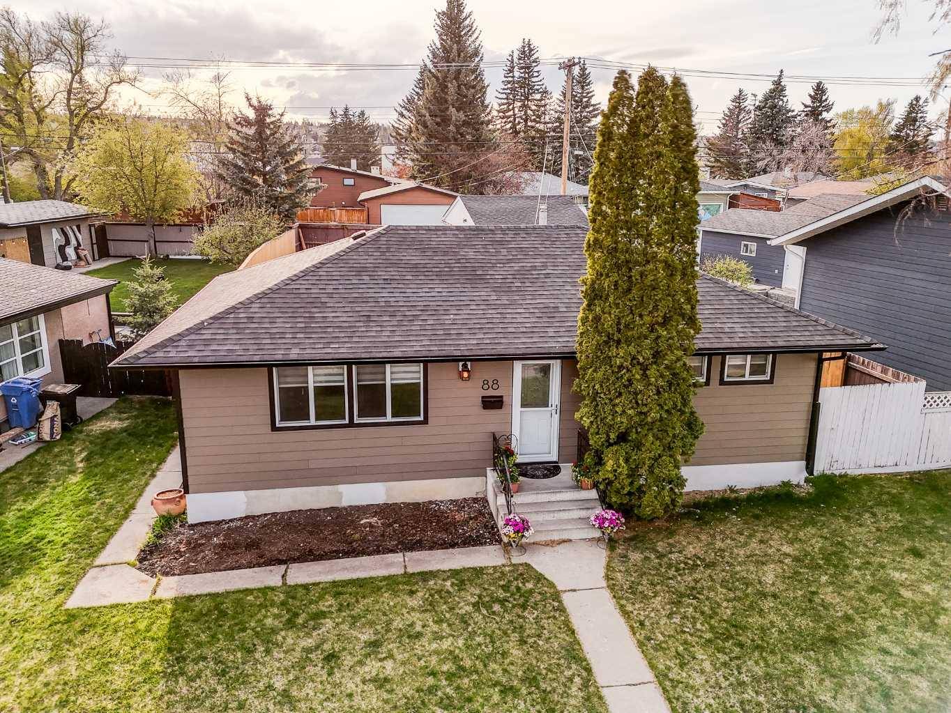 Calgary, AB T3E 4L6,88 Glenpatrick DR SW