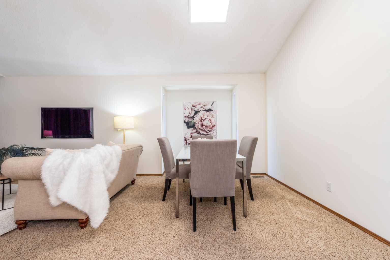 Calgary, AB T2Z 2E8,251 Douglas Woods DR SE