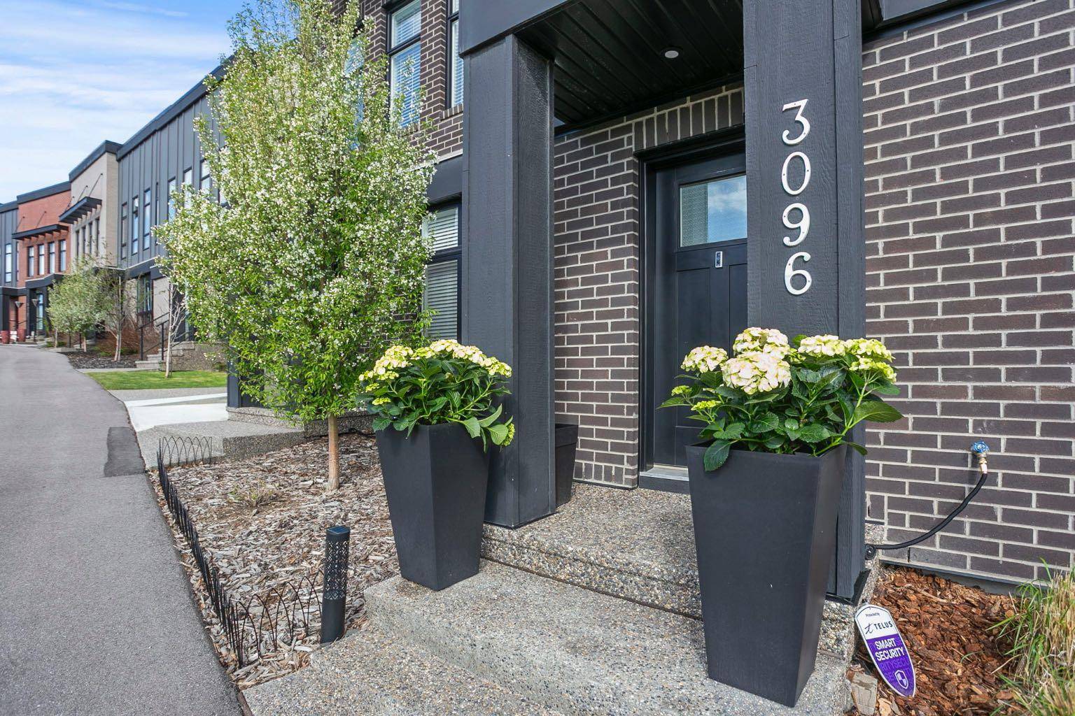 3096 85 ST SW, Calgary, AB T3H 6C7