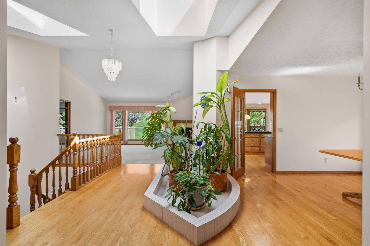 Calgary, AB T2Y 2V1,216 Shawnee GDNS SW