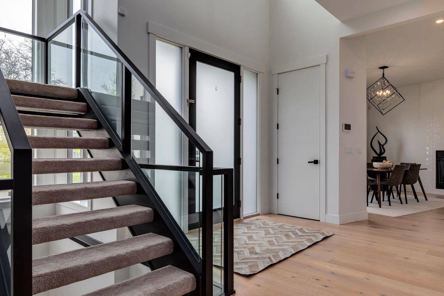 Calgary, AB T2R 0V3,3107 5 AVE NW