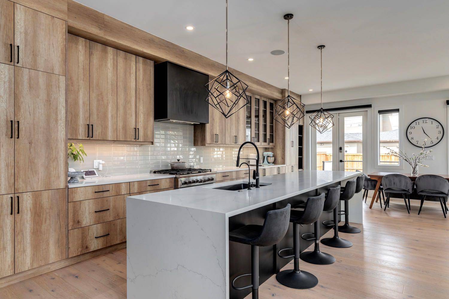 Calgary, AB T2R 0V3,3107 5 AVE NW