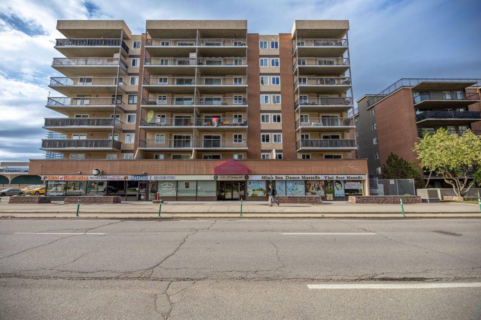 1334 12 AVE SW #806, Calgary, AB T3C 3R9