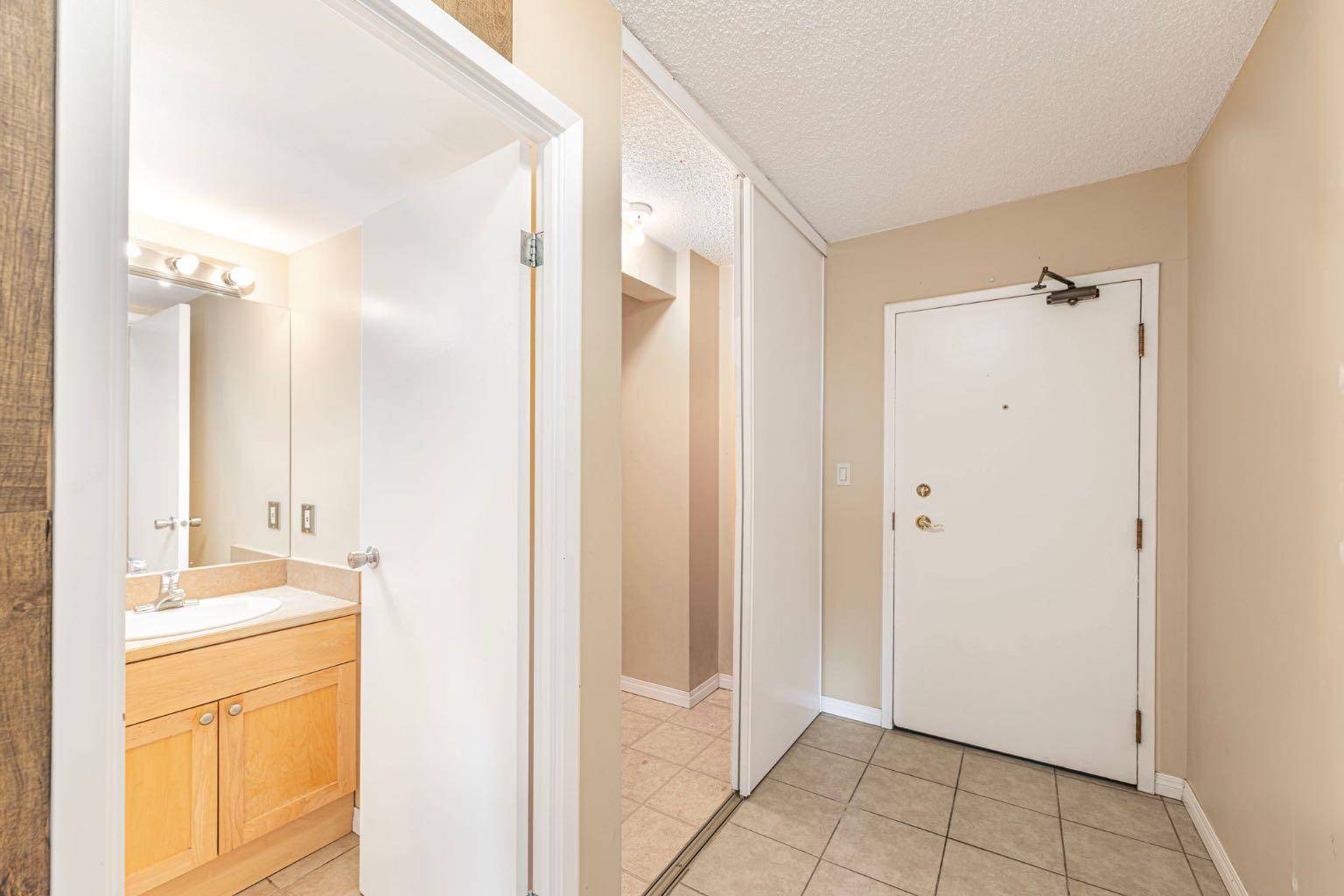 Calgary, AB T3C 3R9,1334 12 AVE SW #806