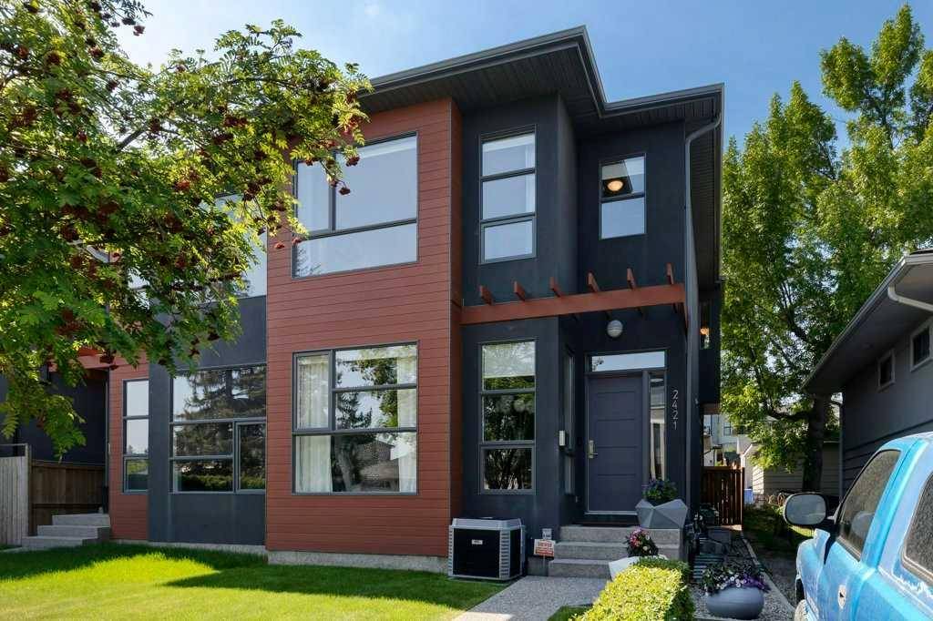 2421 29 AVE SW, Calgary, AB T2T 1P1