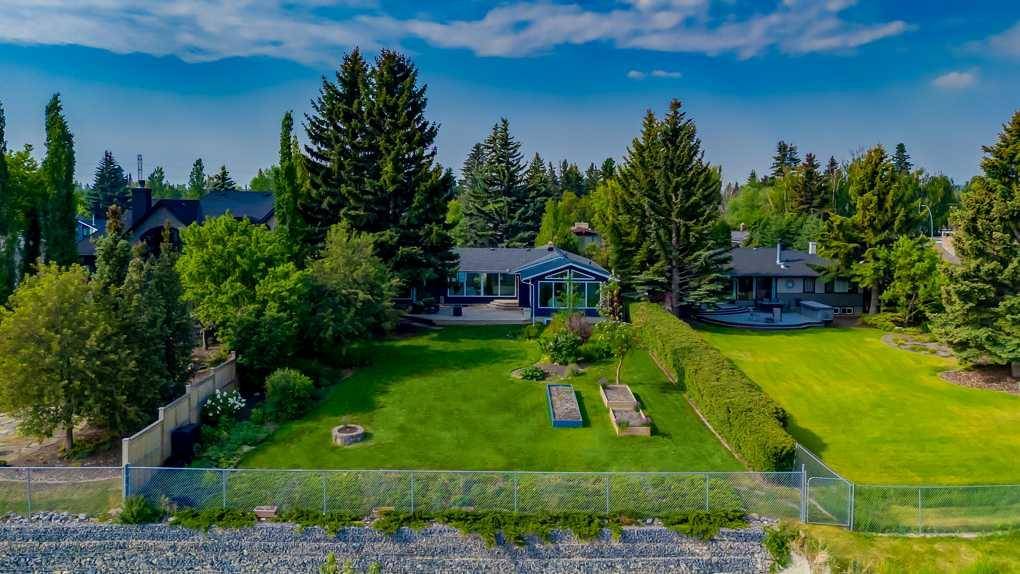 54 Wildwood DR Southwest, Calgary, AB T3C 3C5
