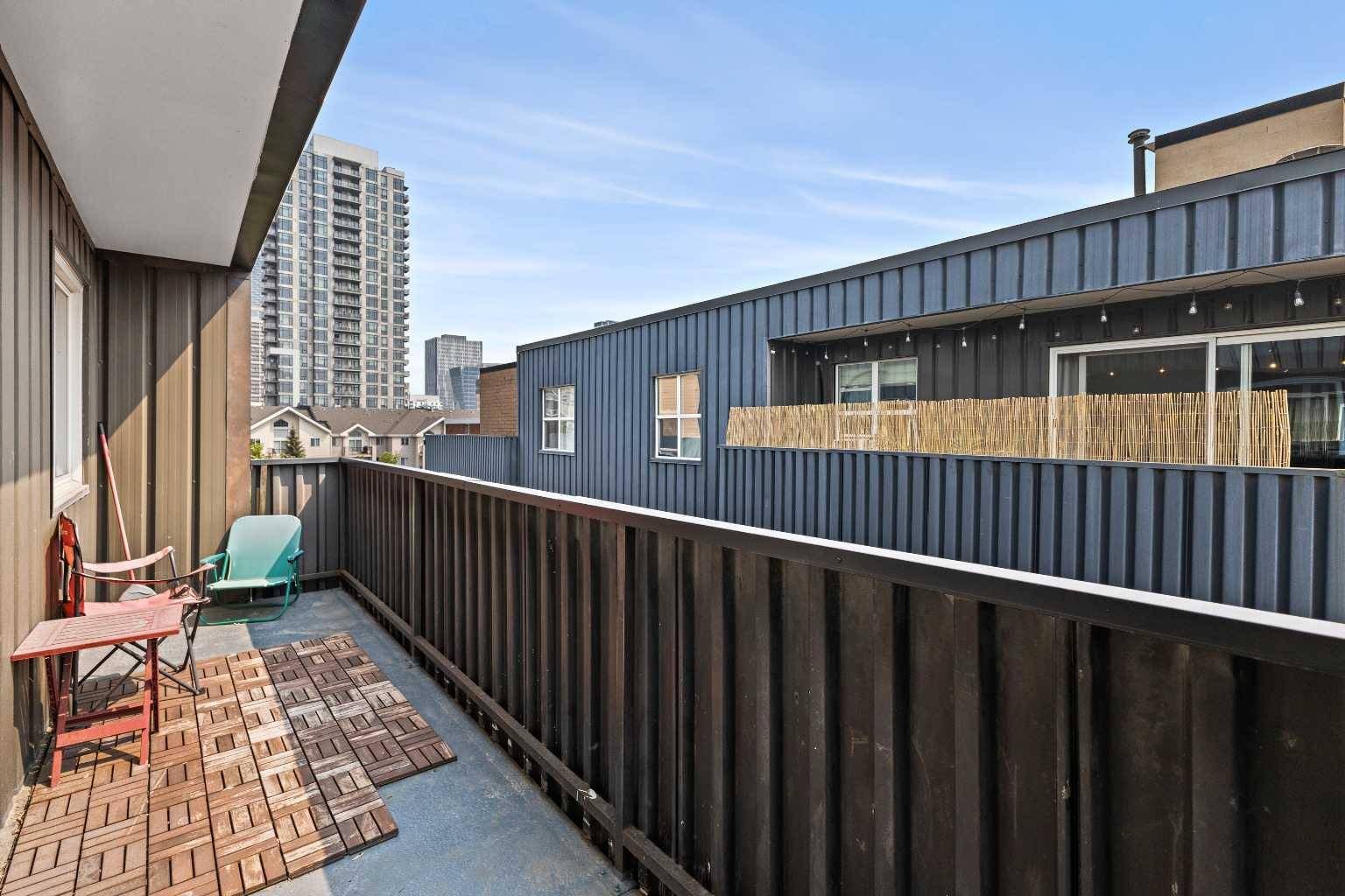 Calgary, AB T2R 0P5,128 15 AVE SW #604