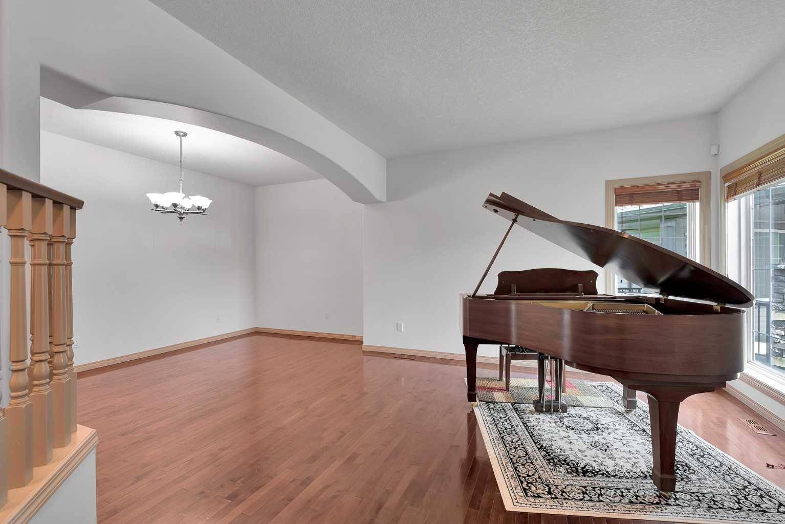 Calgary, AB T3G 5R3,54 Royal Birch LNDG NW