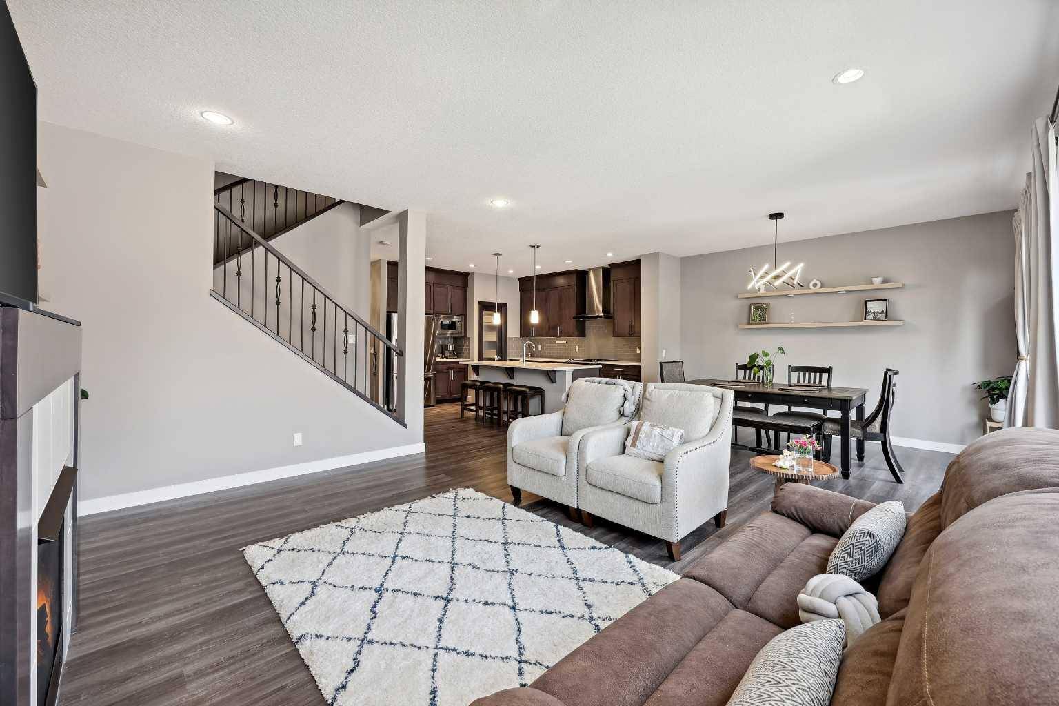 Airdrie, AB T4B 5A7,214 Bayview CIR SW