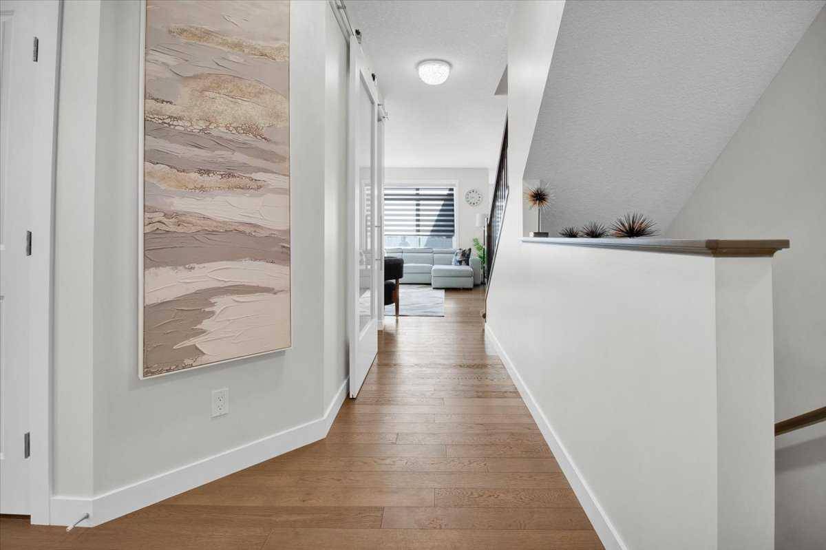 Calgary, AB T3H 1Z4,12 West Grove PL Southwest