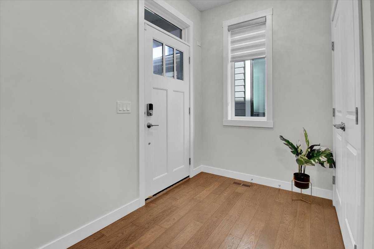 Calgary, AB T3H 1Z4,12 West Grove PL SW