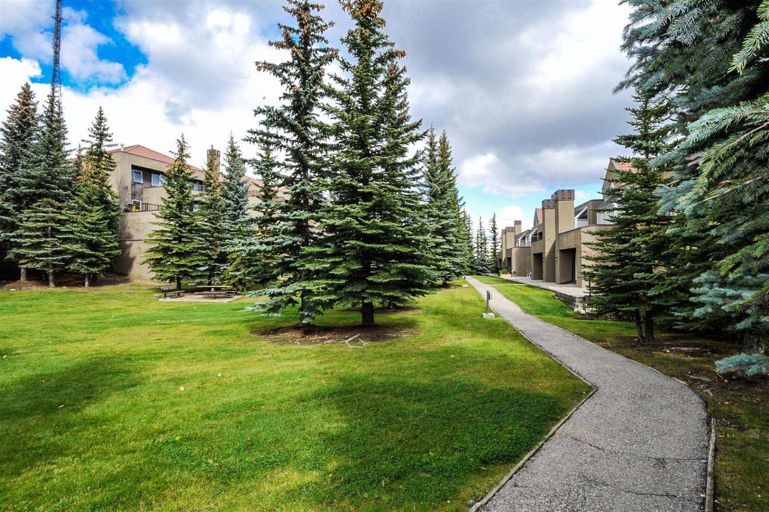 Calgary, AB T3H2L3,304 Village Mews Southwest #7