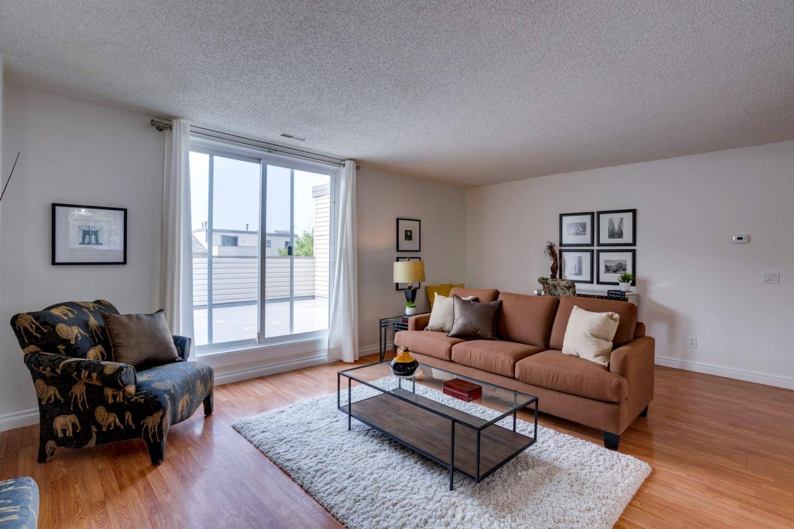 1540 29 ST Northwest #403, Calgary, AB T2N 4M1