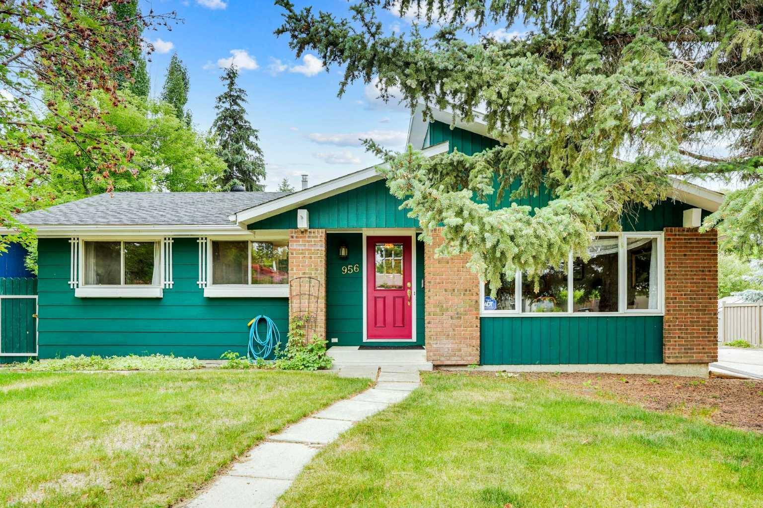 956 Parkvalley WAY Southeast, Calgary, AB T2J4W2