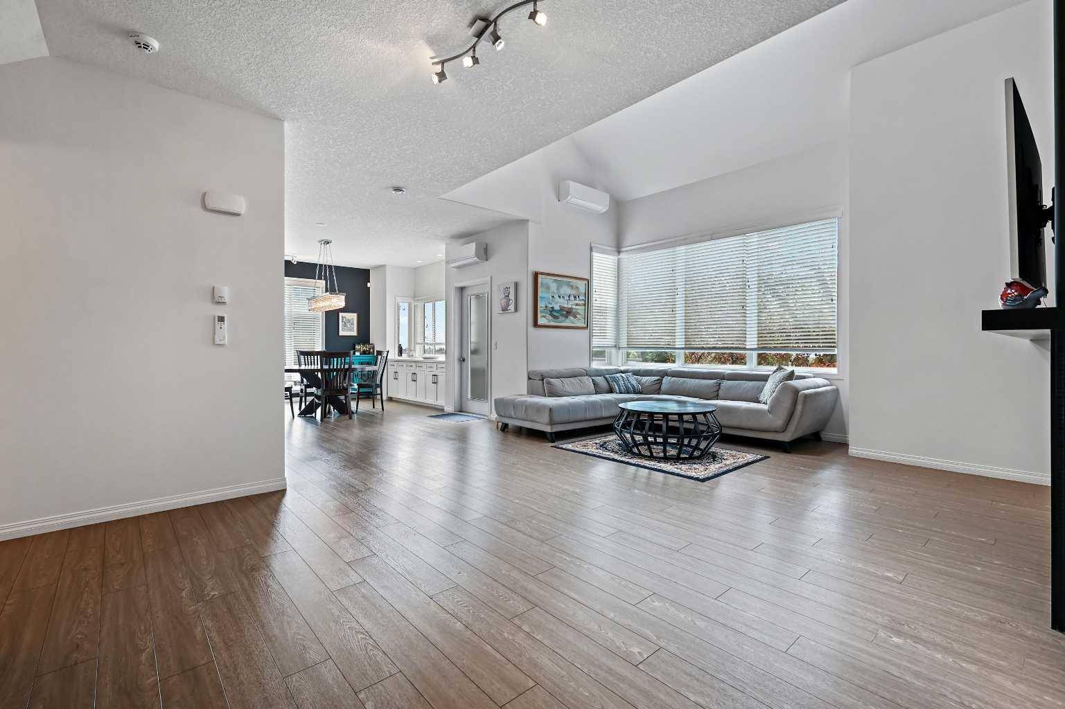 Calgary, AB T3H 3P9,5616 14 AVE Southwest #1