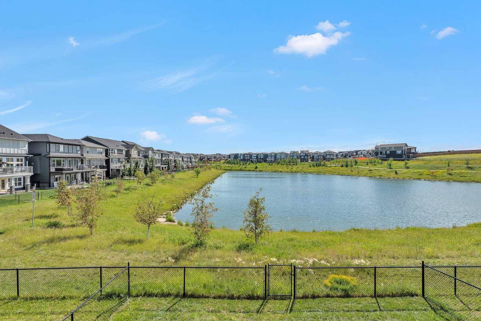 30 Carringsby LNDG NW, Calgary, AB T3P 1L9