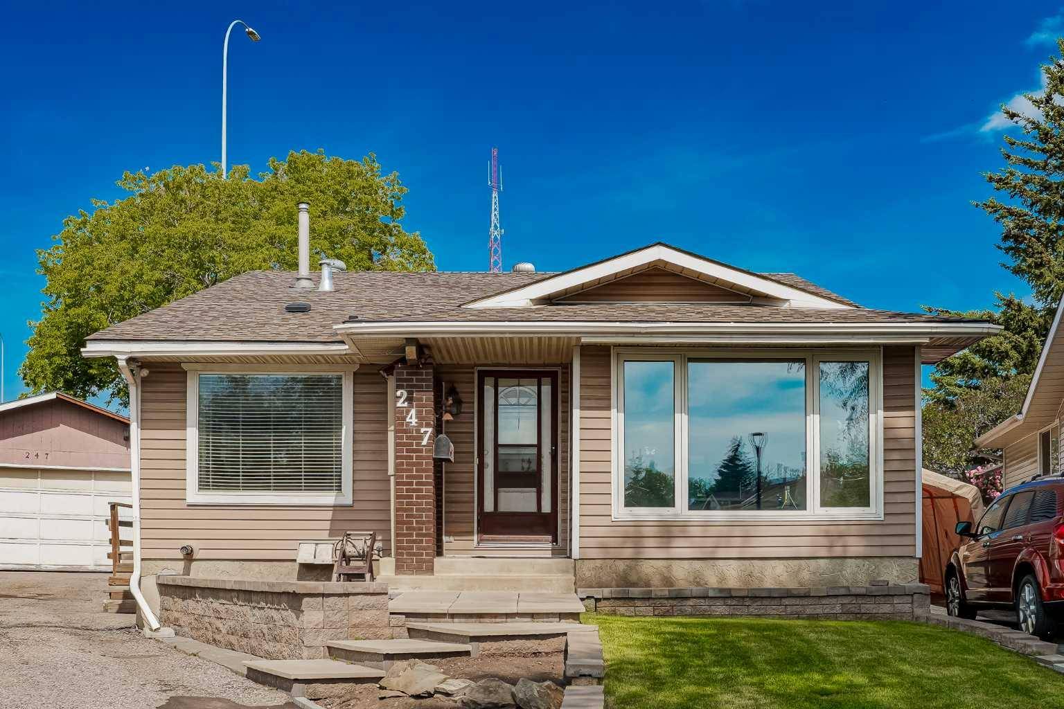 247 Radcliffe PL Southeast, Calgary, AB T2A 6M9