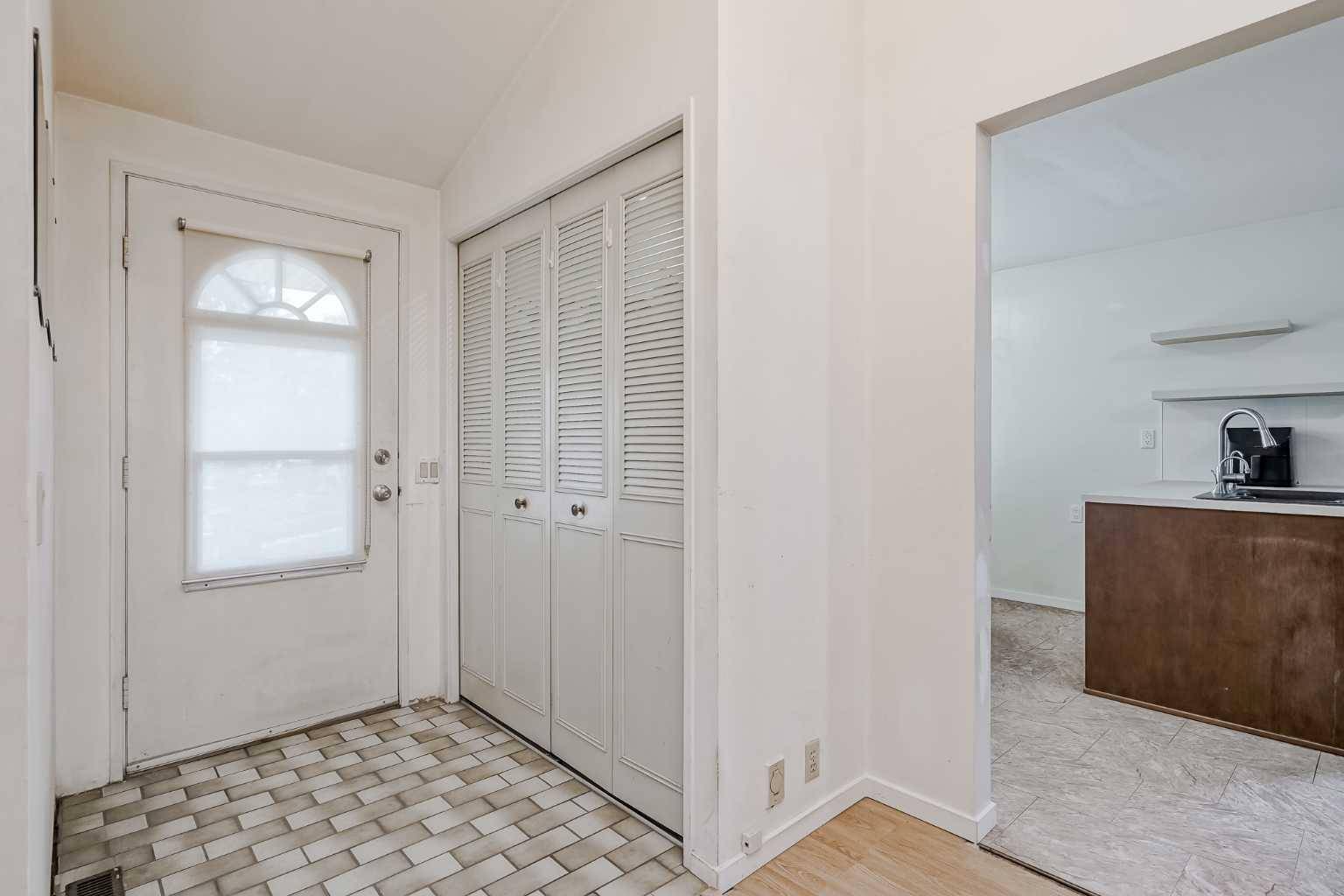Calgary, AB T2A 6M9,247 Radcliffe PL Southeast