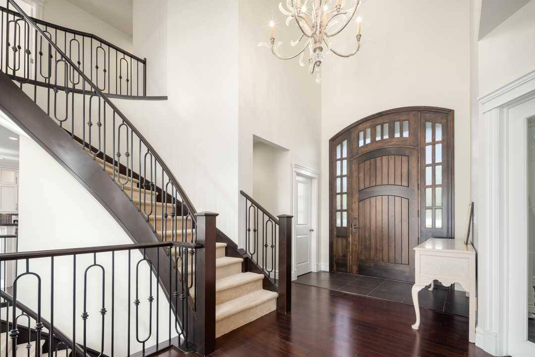 Calgary, AB T3H 0G2,2767 77 ST SW