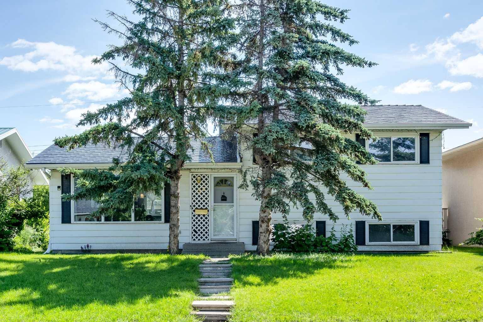 39 Pensacola Close Southeast, Calgary, AB T2A2K5