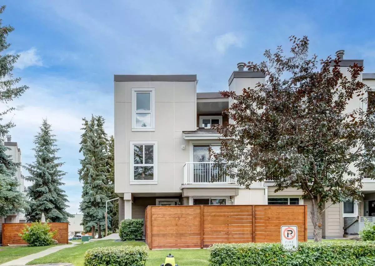 Calgary, AB T2W 2P2,13104 Elbow DR SW #206