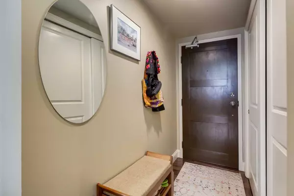 Calgary, AB T2R 0N3,733 14 AVE Southwest #706