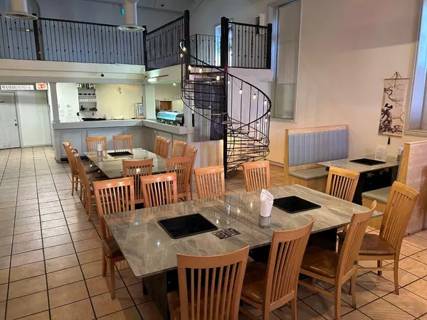 Lethbridge, AB T1J0C3,402 2 AVE S #1