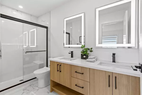 Calgary, AB T3M 3W9,903 Mahogany BLVD #81
