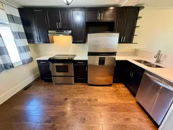 Calgary, AB T2M 1E1,722 20 AVE NW
