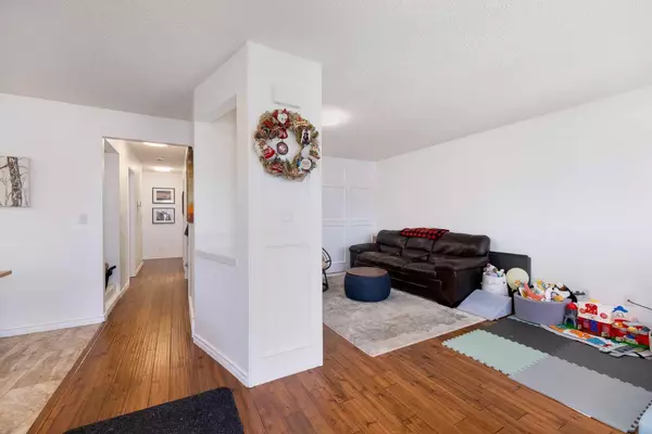 Calgary, AB t2w4n1,16 Woodglen Close SW