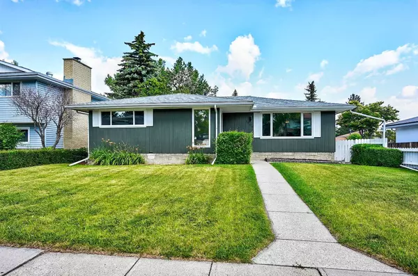 1004 Cantabrian DR Southwest, Calgary, AB T2W 1L7
