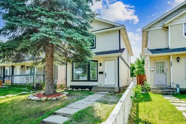 203 Castleridge DR N, Calgary, AB T3J1P3