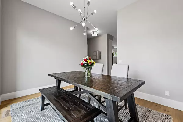 Calgary, AB T2M 1A5,1309 19 AVE NW