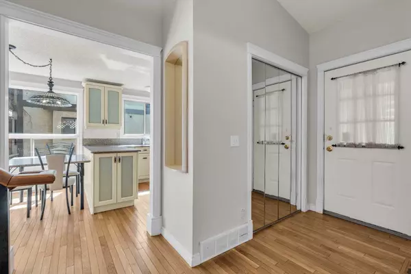 Calgary, AB T3A 2Y3,203 Edgeland RD Northwest