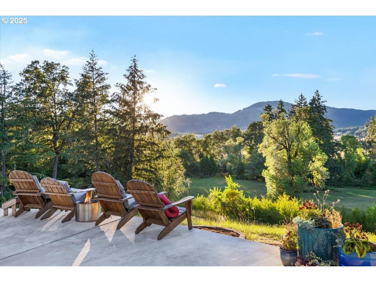 Roseburg, OR 97471,6841 OAK HILL RD