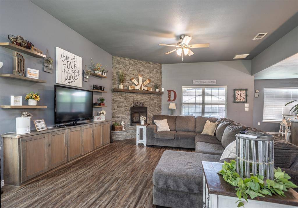 Tioga, TX 76271,400 E Hinton Street