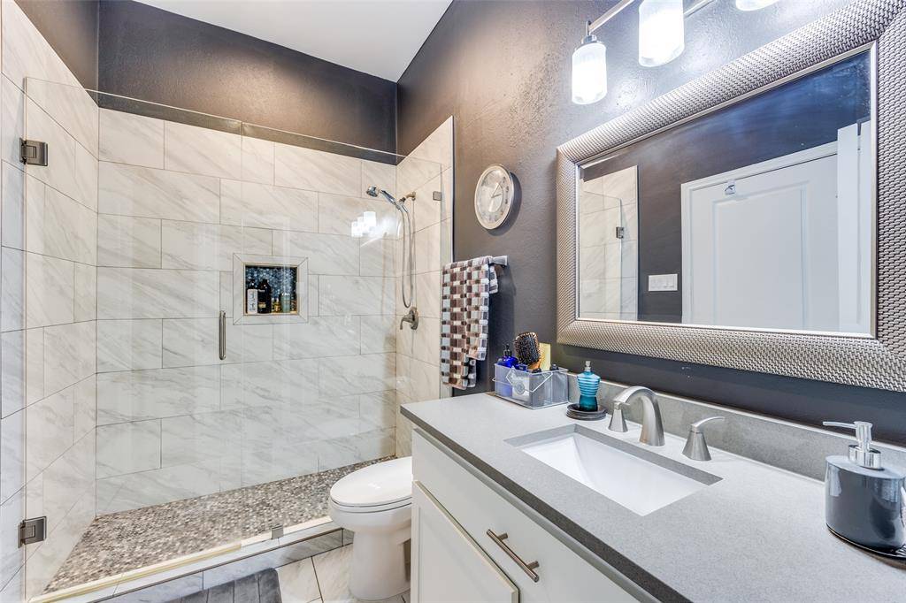 Dallas, TX 75240,6222 TWIN OAKS Circle