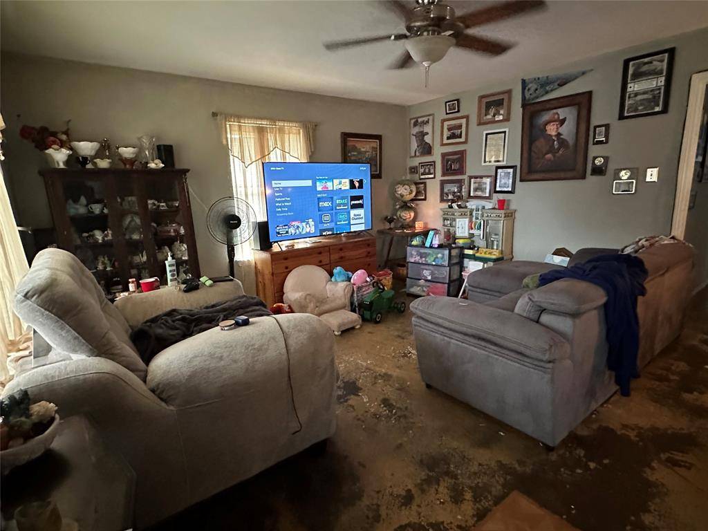 Palmer, TX 75152,1131 W Green Acres Drive