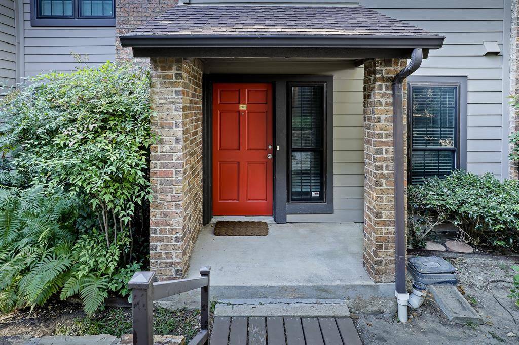 9910 Royal Lane #208, Dallas, TX 75231