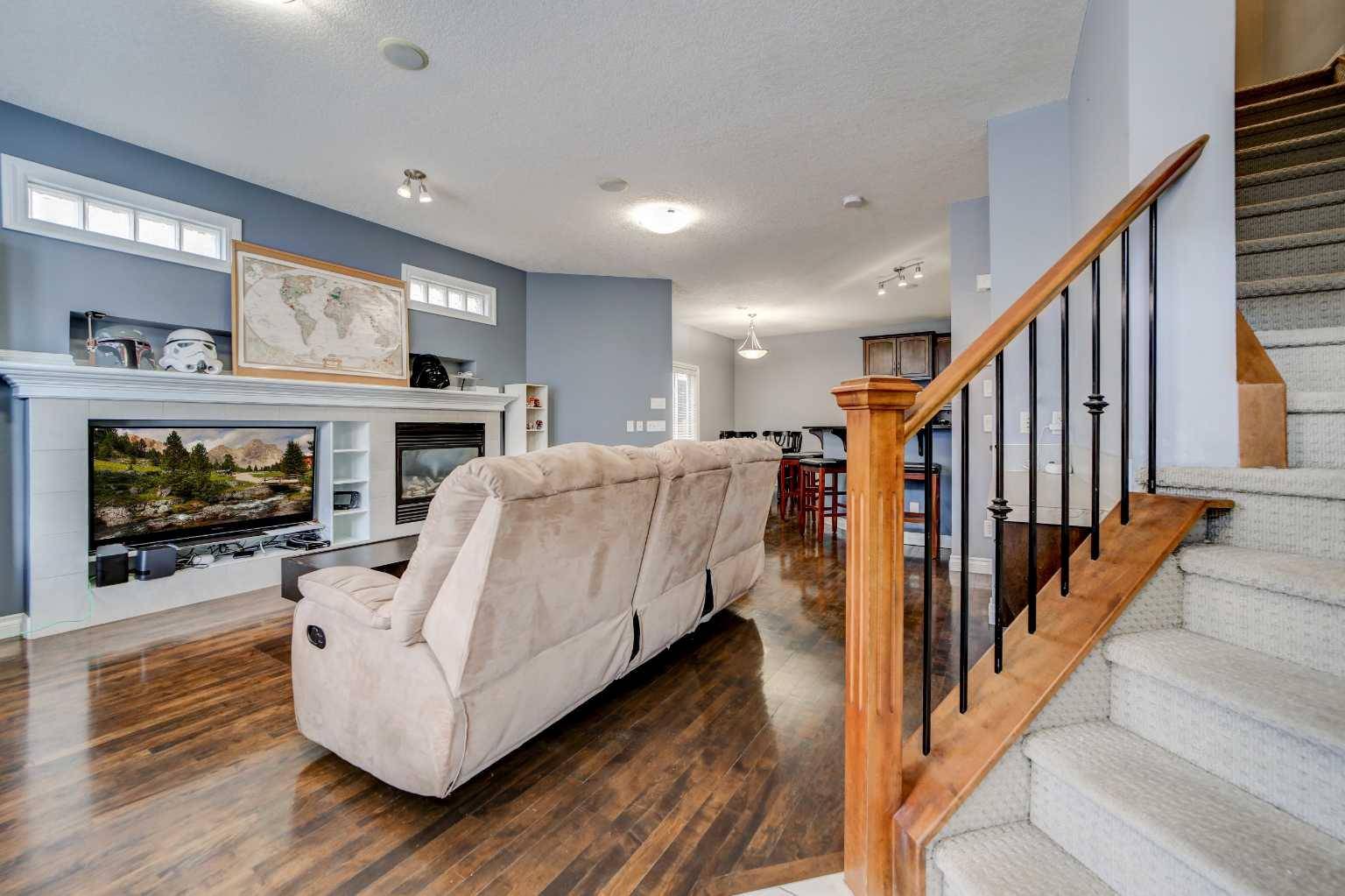 221 17 AVE Northeast ##2, Calgary, AB T2E 1L9
