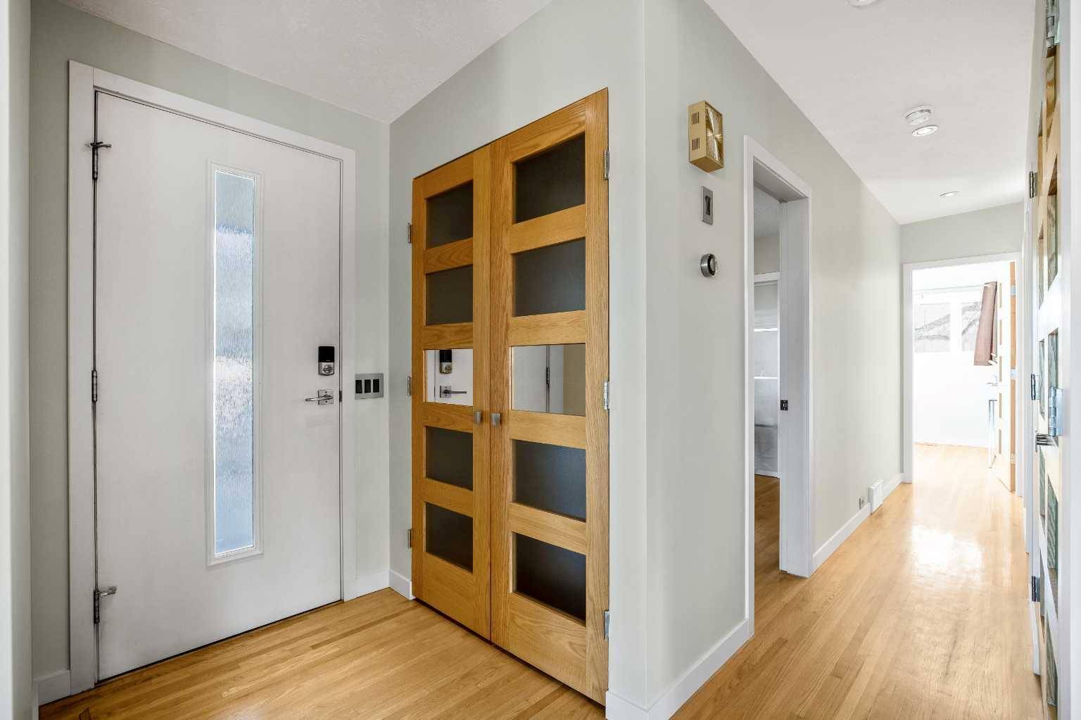 Calgary, AB T3E 5M5,5312 37 ST SW