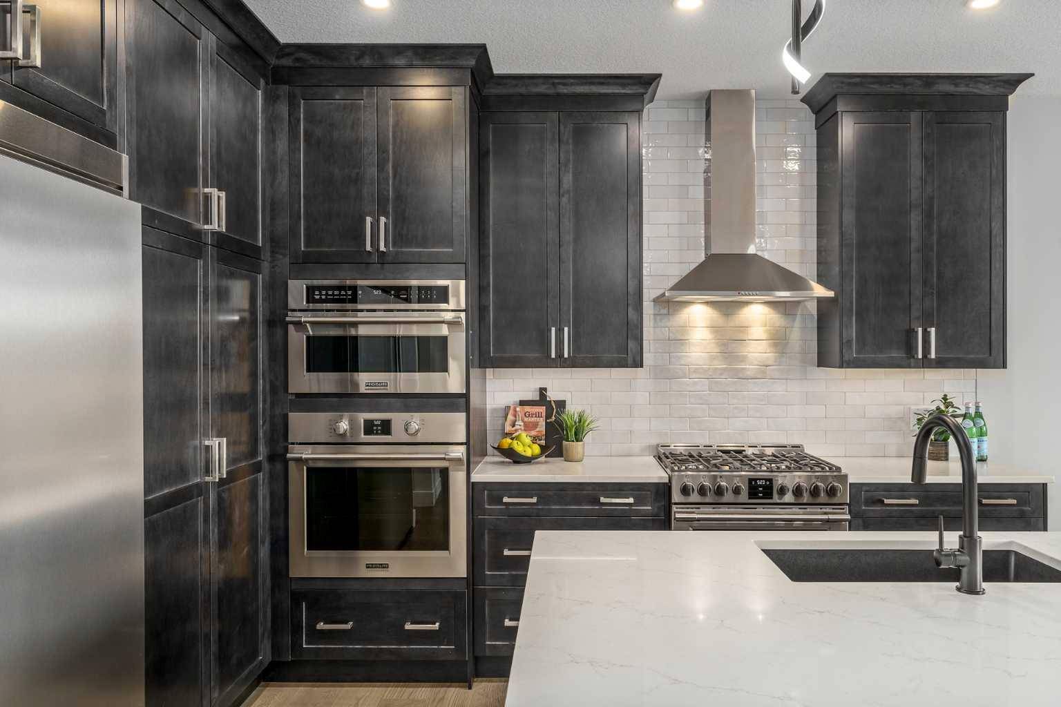 Okotoks, AB T1S 0M9,25 Cimarron Estates Gate