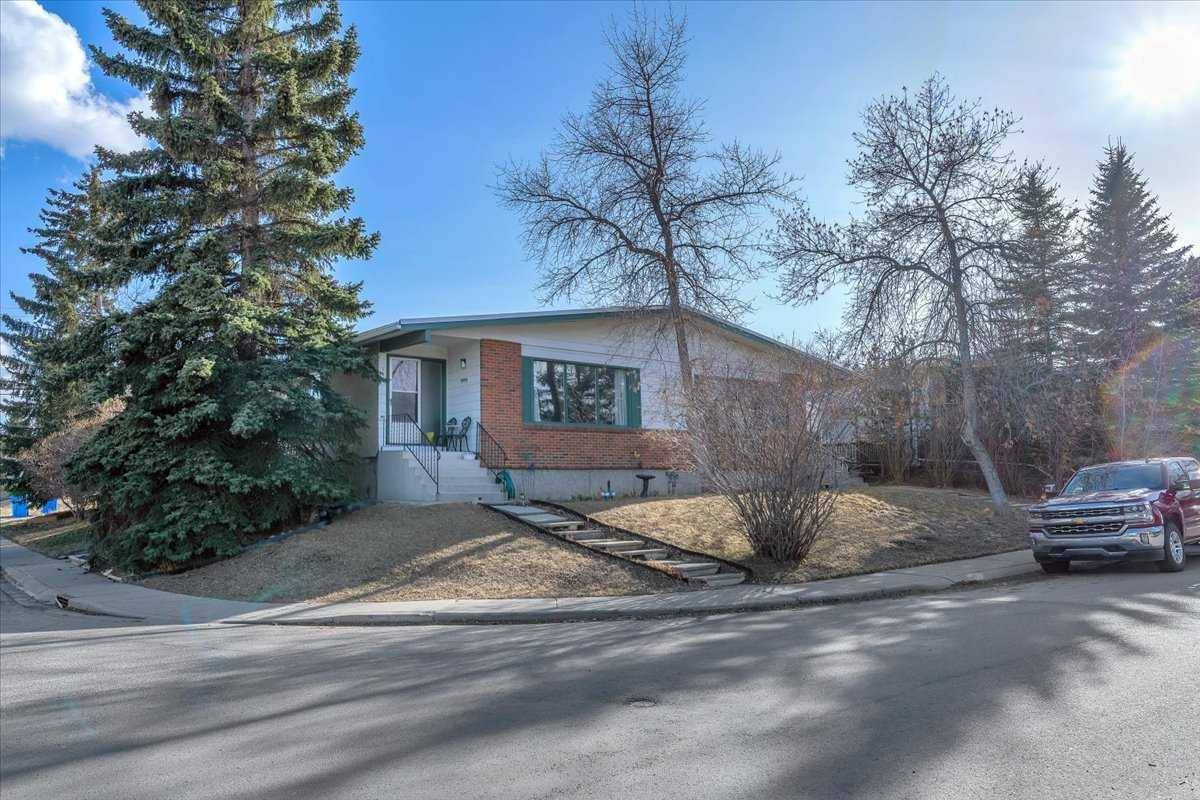 Calgary, AB T2K 4K3,7321 & 7323 Huntertown CRES NW