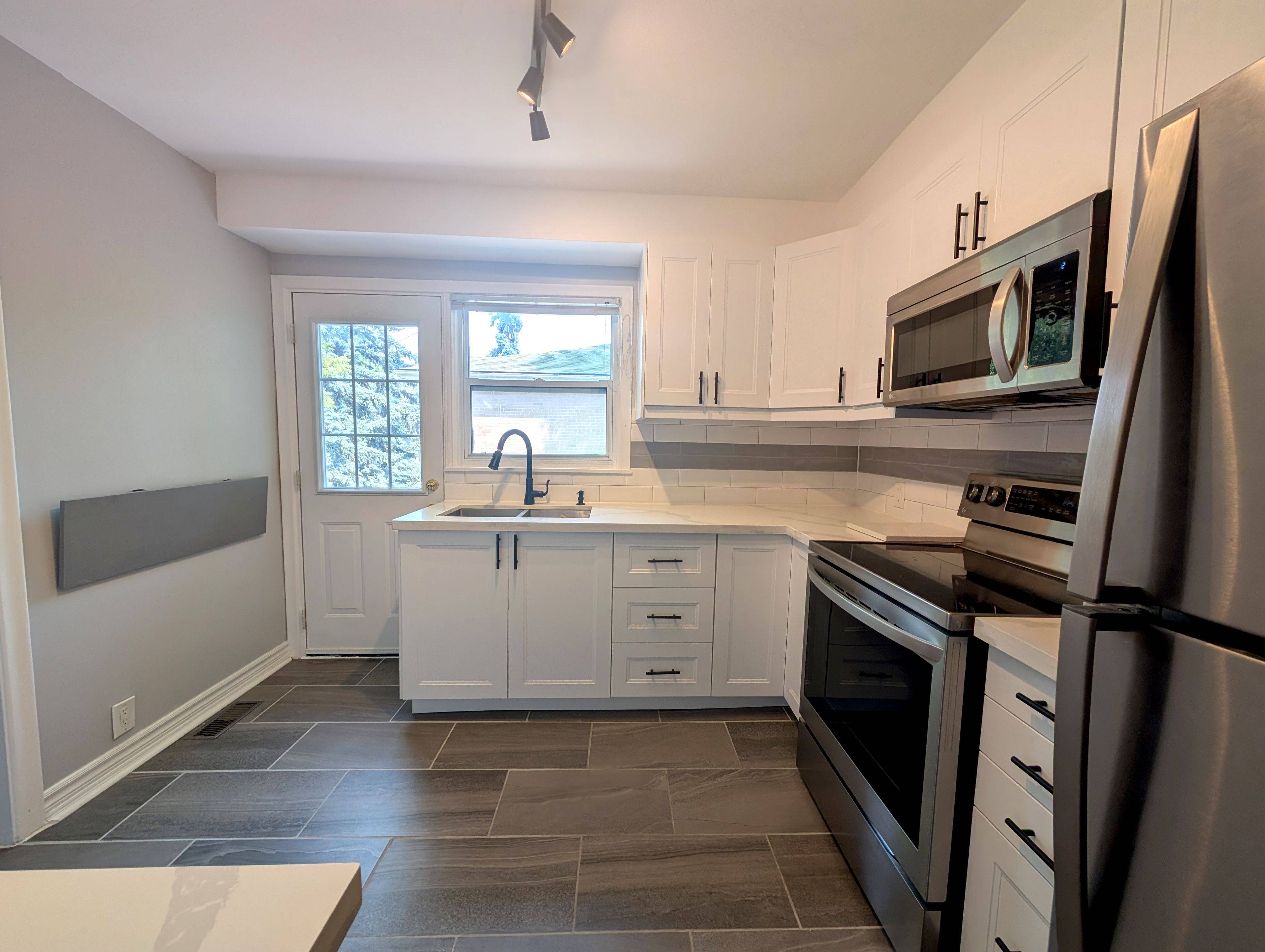 Toronto C14, ON M2M 1Z4,61 Bishop AVE #Main